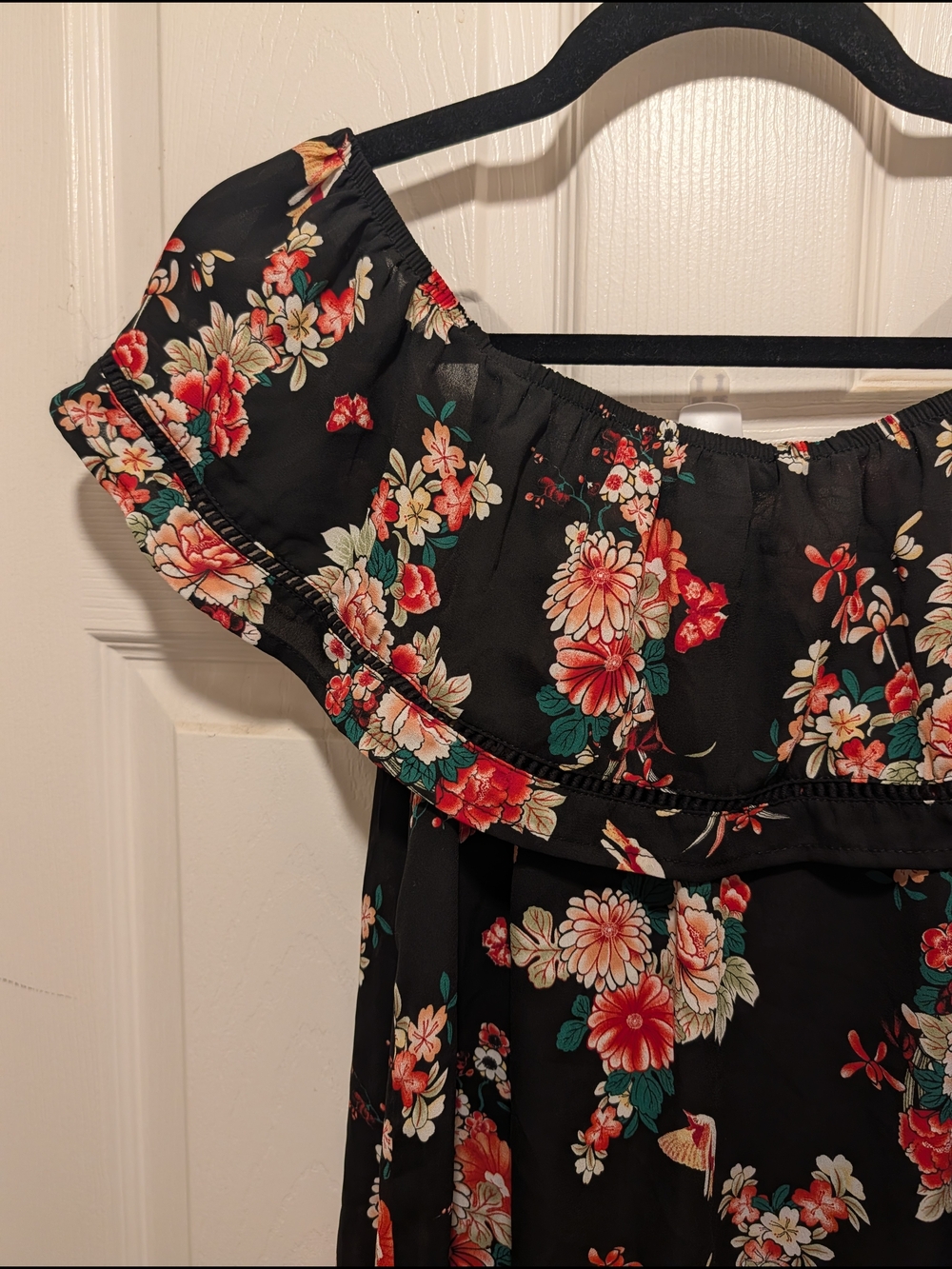Lily White Black Off-Shoulder Top with Coral and Cream Floral Print - Picture 8 of 8